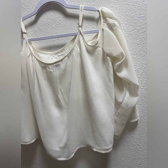 Lovers + Friends Coastal Love Cold Shoulder Top Blouse Embroidered White Small - Picture 10 of 11